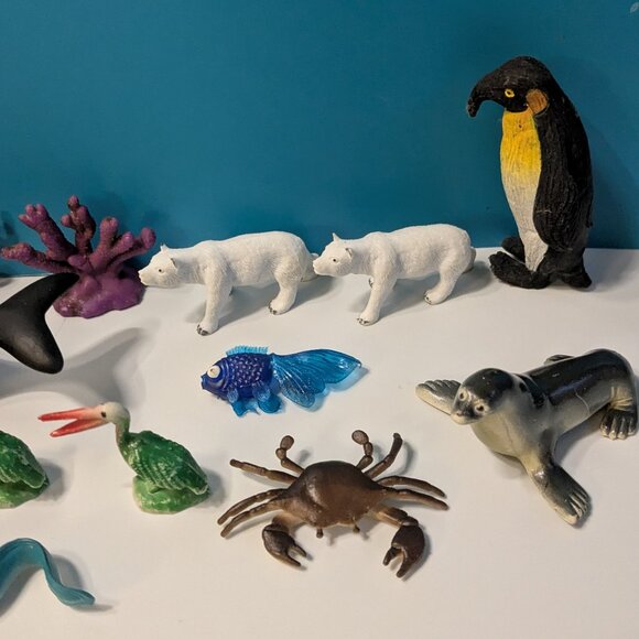 Aquatic, wetlands, arctic Toy Animals 16 count - Picture 3 of 8